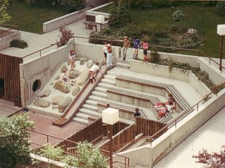 Urspr�nglich: eine lange Rutsche und zwei Sandkisten