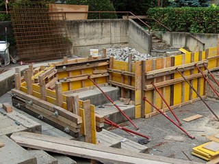 St�tzmauer im Bereich Arenastufen und alte Sandkiste