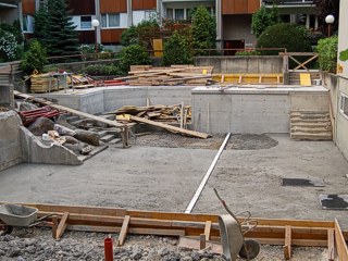 Neuer, ebener Boden und erh�hter Sitzplatz