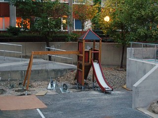 Der Kletterturm mit Rutsche