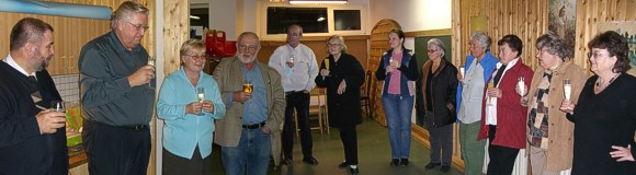 Prost  auf den fertigen Spielplatz!